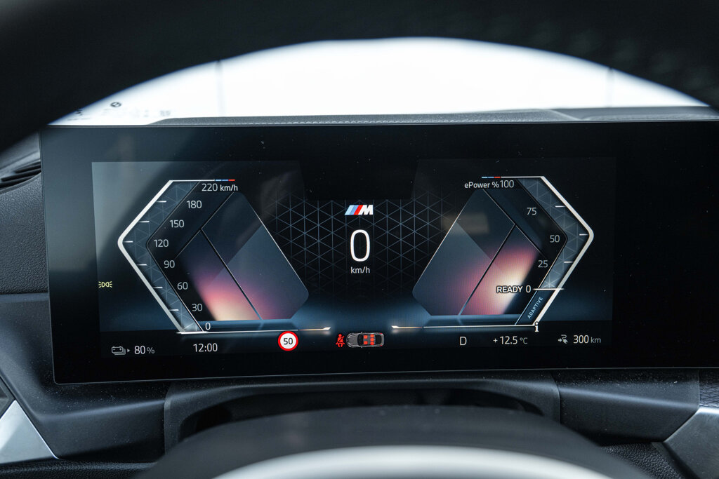 BMW i4 12