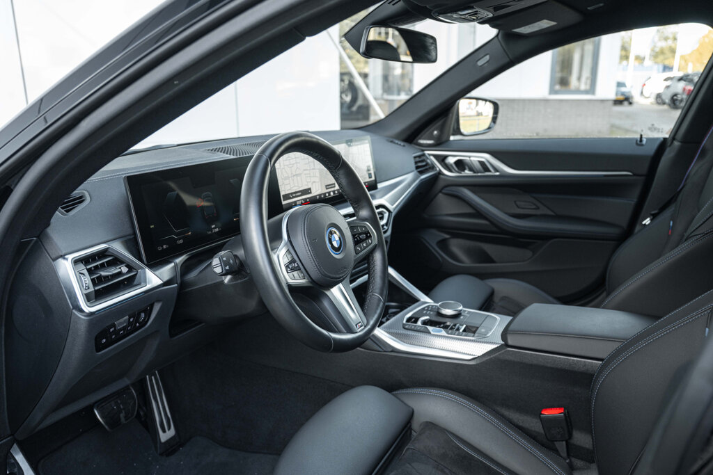 BMW i4 31