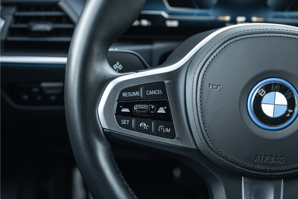BMW i4 34