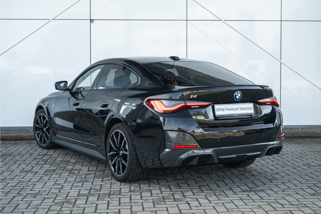 BMW i4 38