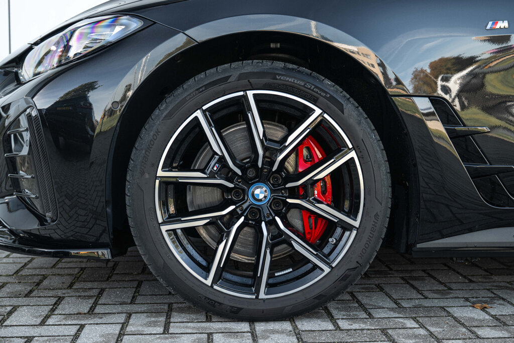 BMW i4 41