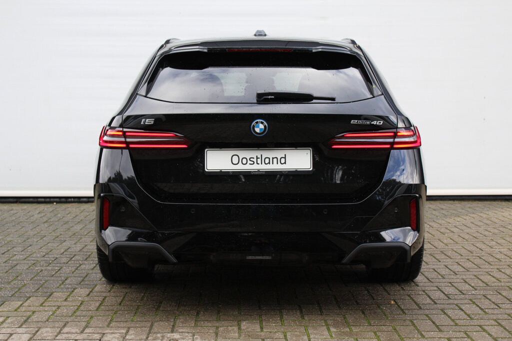 BMW i5 5