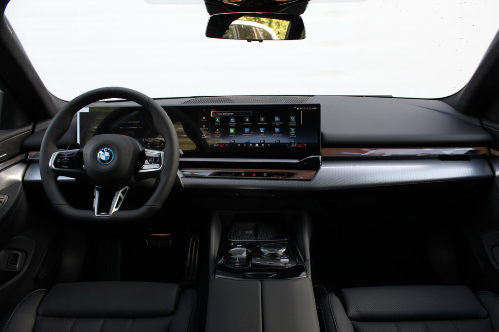 BMW i5 12