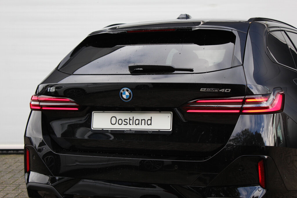 BMW i5 15