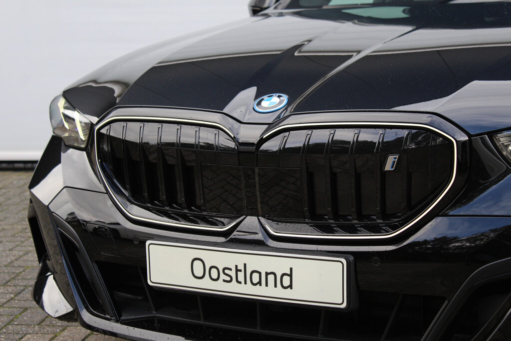 BMW i5 25