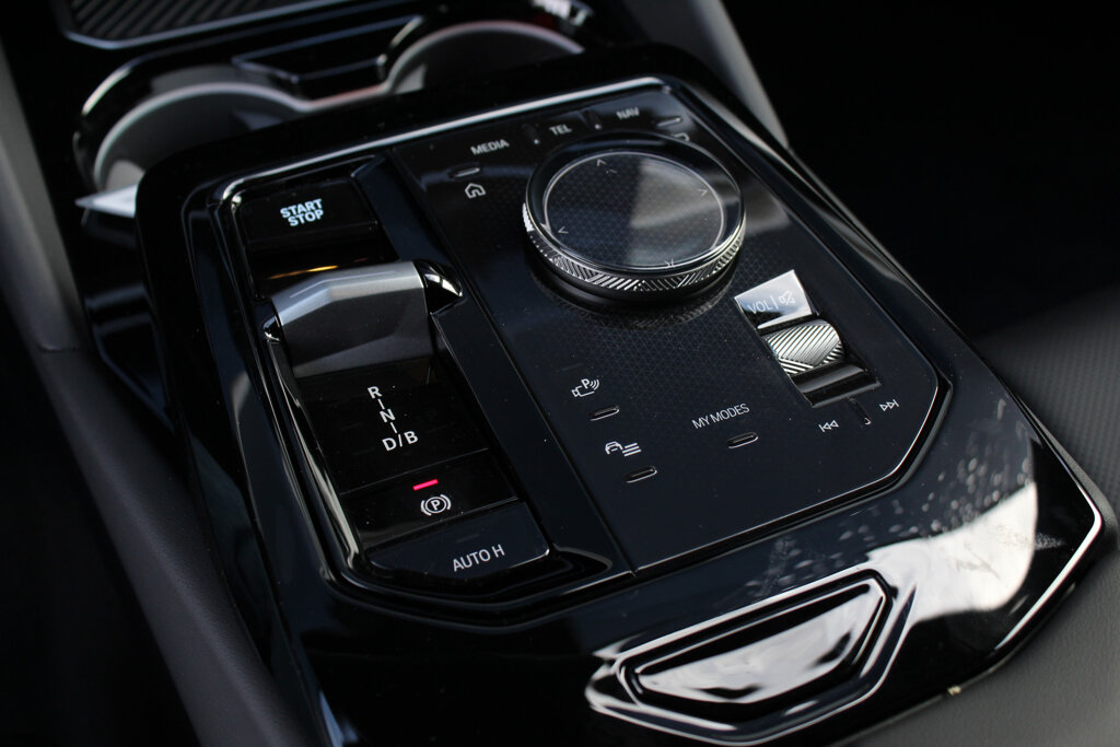 BMW i5 26