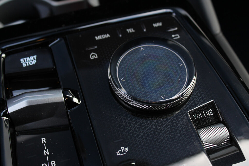 BMW i5 27