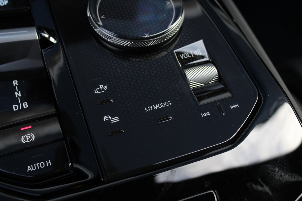 BMW i5 28