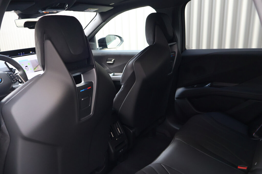 BMW iX3 13