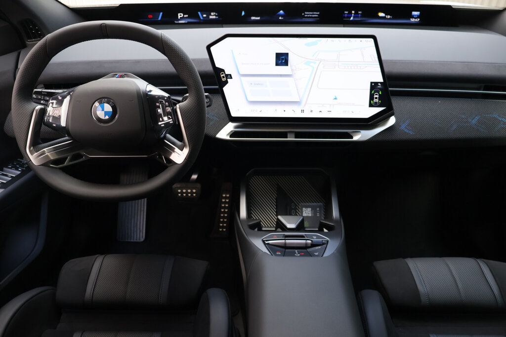 BMW iX3 14