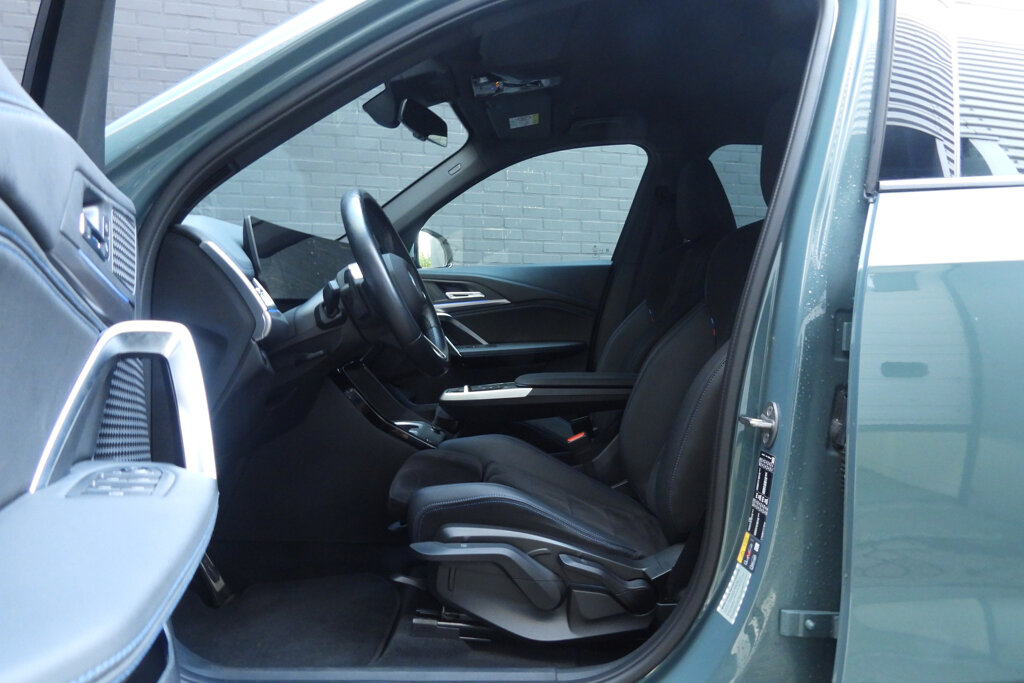 BMW iX1 12