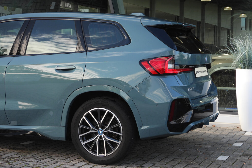 BMW iX1 16
