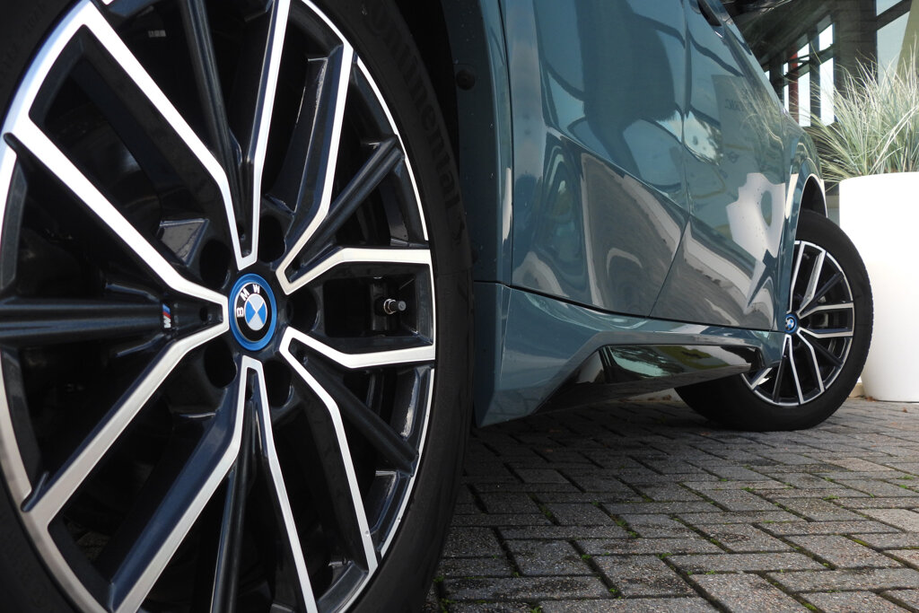 BMW iX1 19