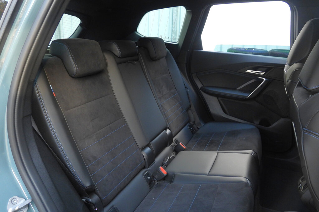 BMW iX1 21