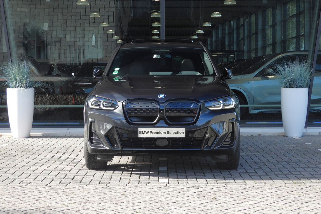 BMW iX3 6