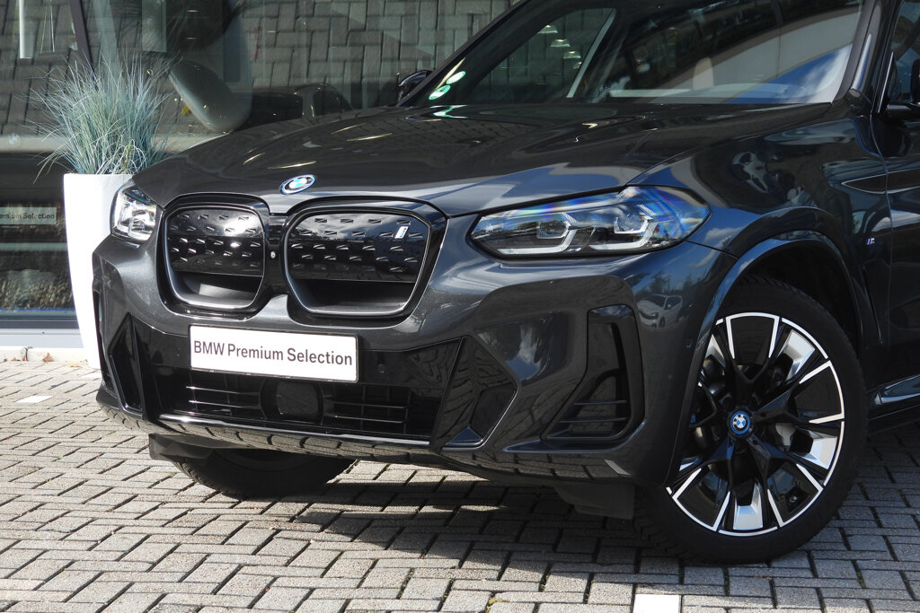 BMW iX3 8
