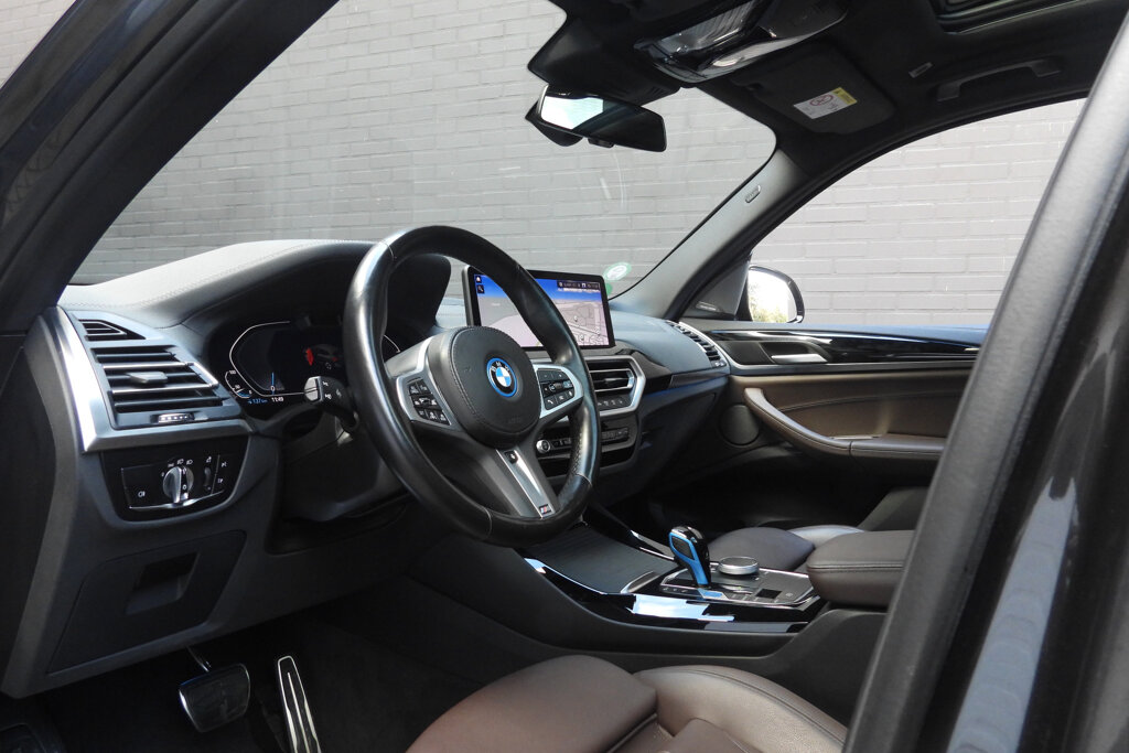 BMW iX3 11