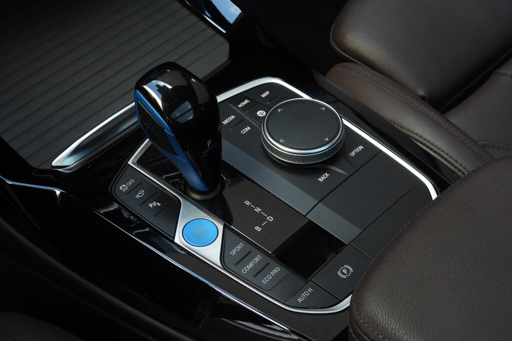 BMW iX3 14