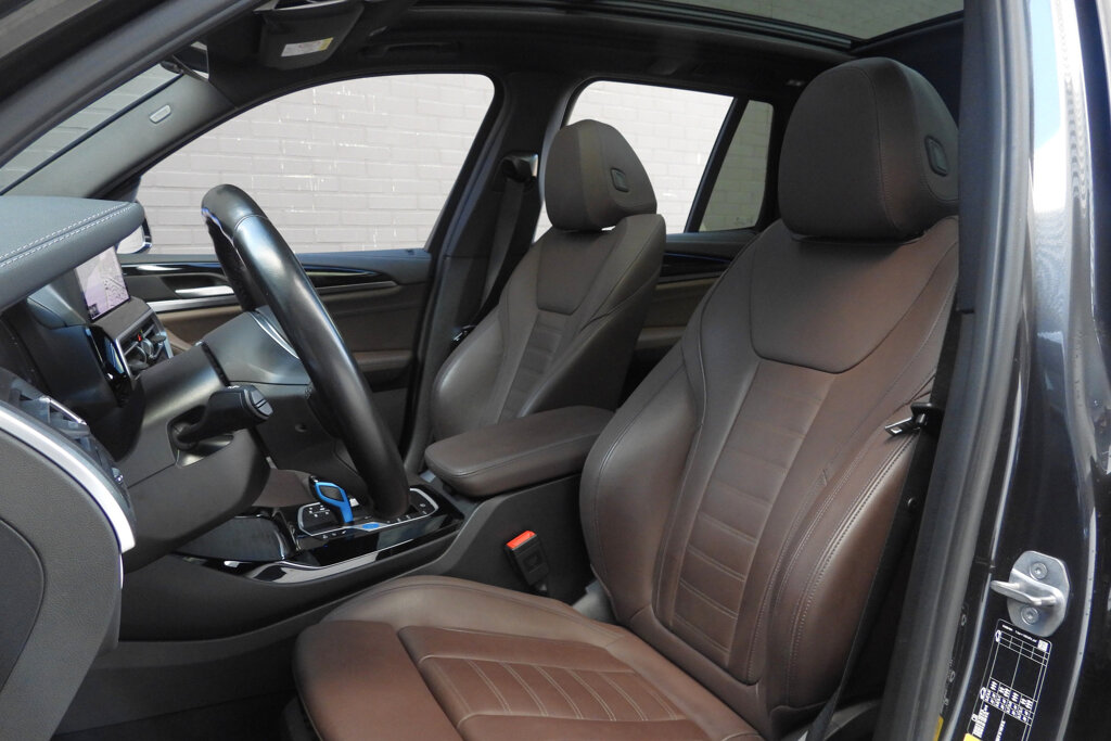 BMW iX3 17
