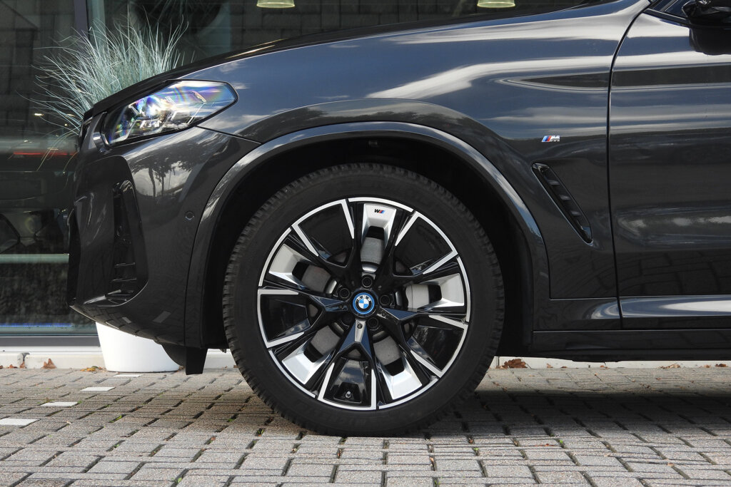 BMW iX3 18
