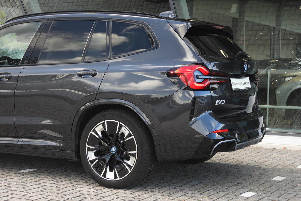 BMW iX3 19