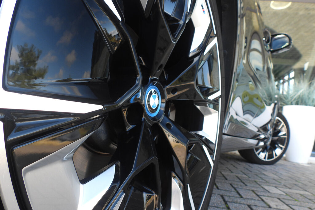 BMW iX3 23