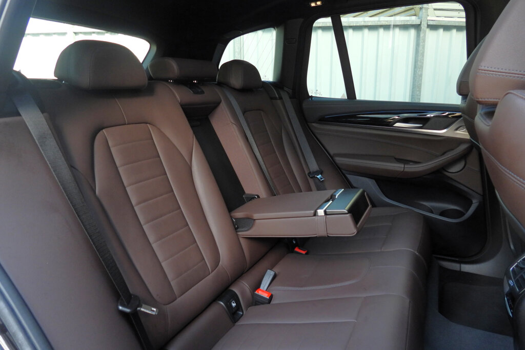 BMW iX3 26