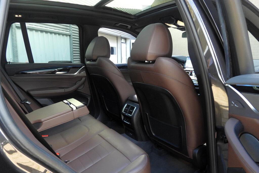 BMW iX3 27