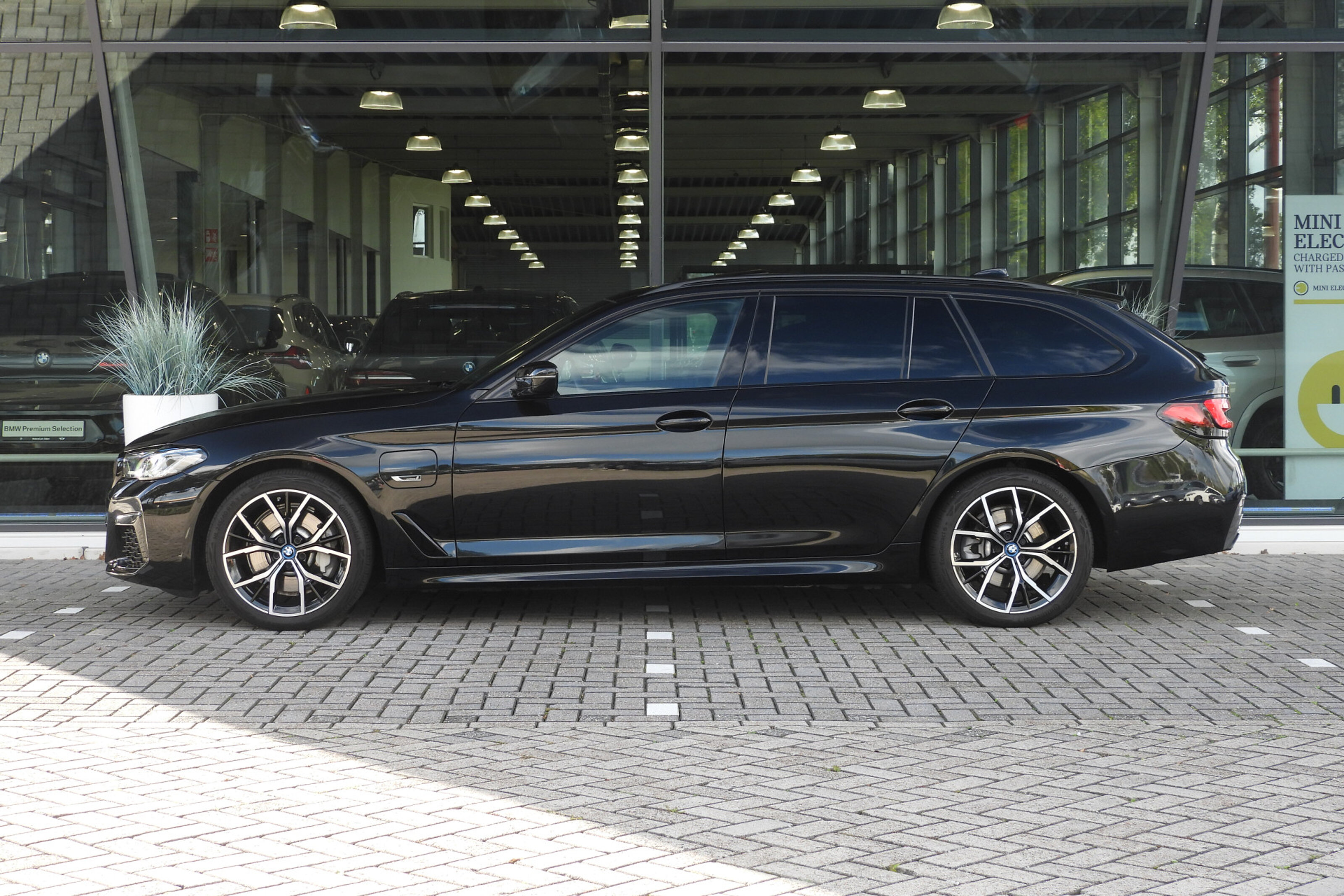 BMW 5 Serie Touring 530e xDrive Automaat