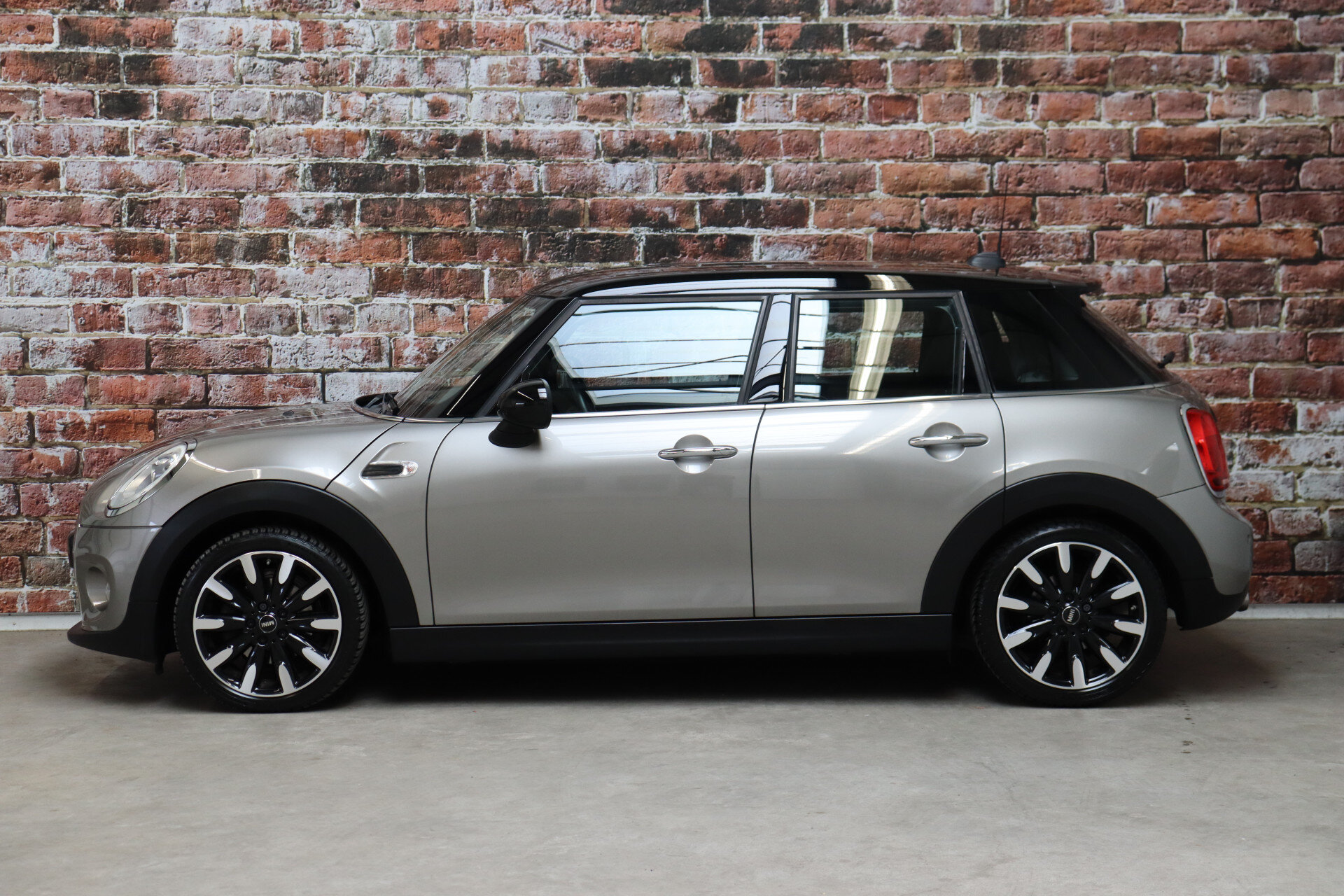 MINI Cooper Hatchback Serious Business 5 deurs - Afbeelding 3