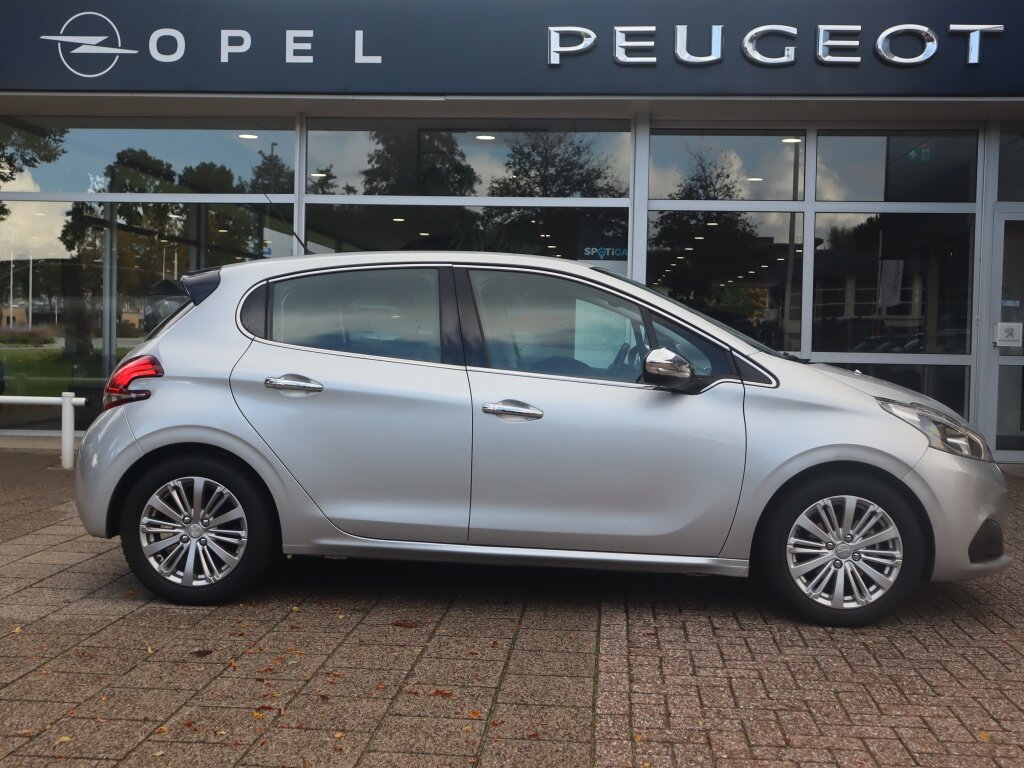 Peugeot 208 Allure PureTech 82pk 5-Drs, Rijklaarprijs, Navigatie Apple Carplay/Android auto Climate control sensoren - Afbeelding 3