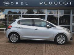 Peugeot 208 Allure PureTech 82pk 5-Drs, Rijklaarprijs, Navigatie Apple Carplay/Android auto Climate control sensoren - Afbeelding 3