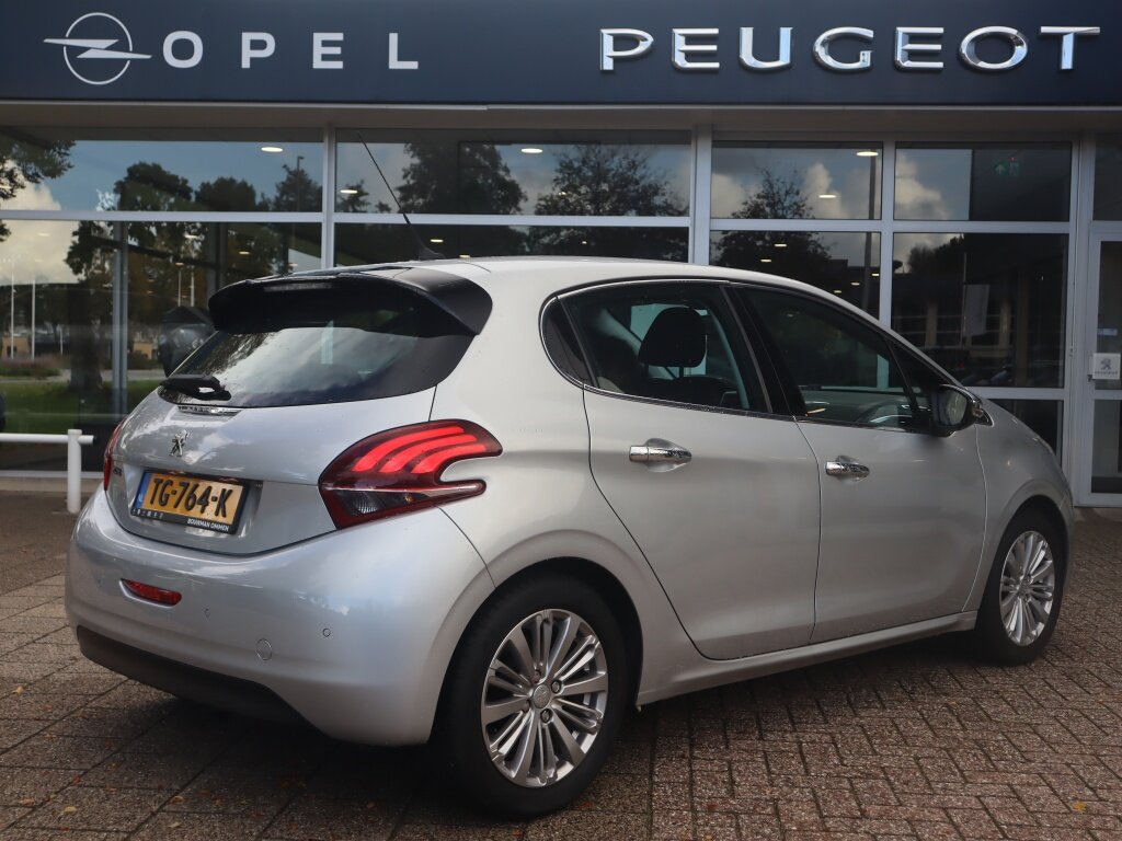Peugeot 208 Allure PureTech 82pk 5-Drs, Rijklaarprijs, Navigatie Apple Carplay/Android auto Climate control sensoren - Afbeelding 4