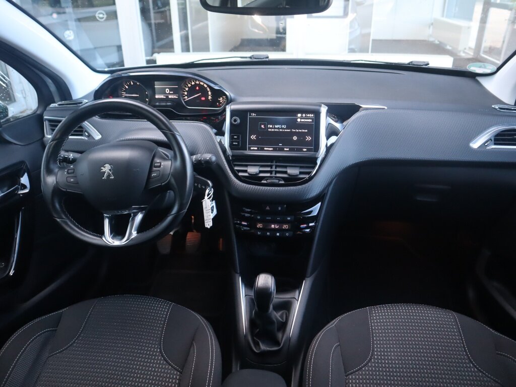 Peugeot 208 Allure PureTech 82pk 5-Drs, Rijklaarprijs, Navigatie Apple Carplay/Android auto Climate control sensoren - Afbeelding 5