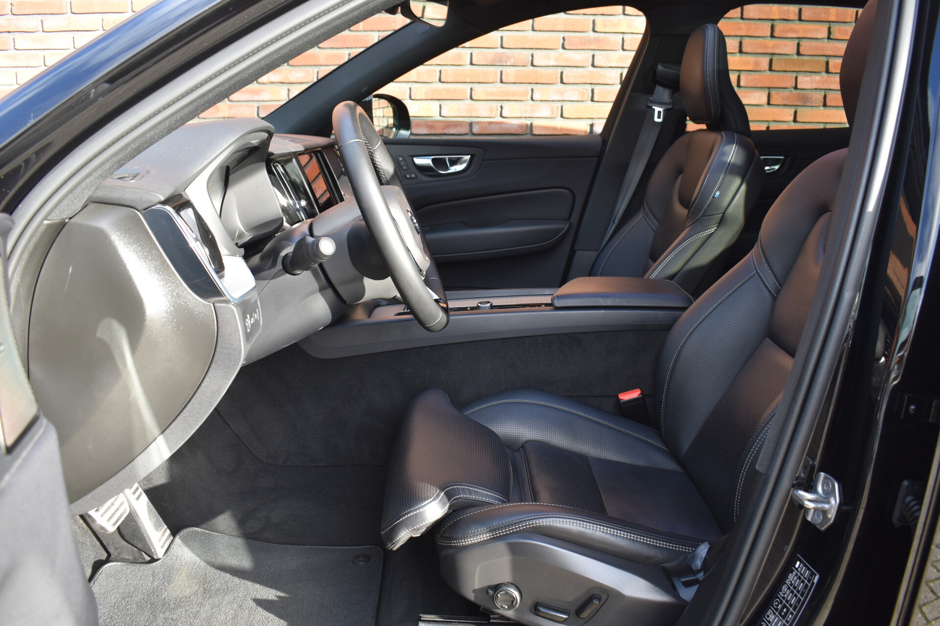Volvo XC60 T6 340PK Plug-in hybrid AWD R-Design - Afbeelding 4