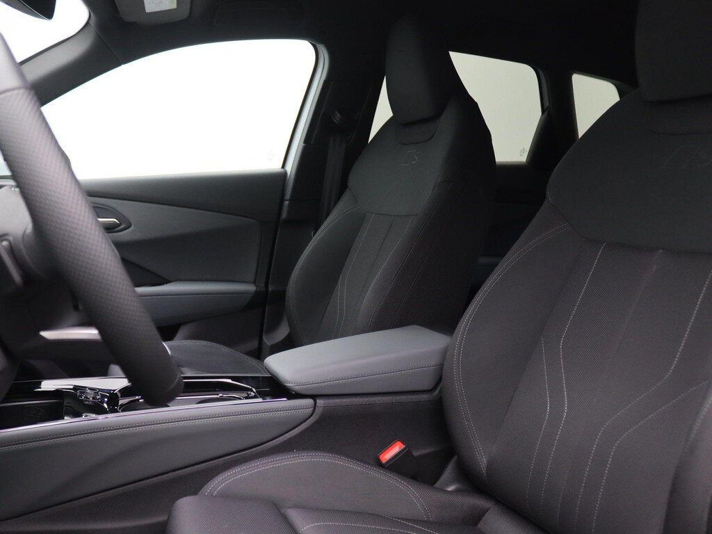 Audi Q3 1.5 e-hybrid S edition 272PK S-Tronic S-Line, Trekhaak, Achteruitrijcamera, Side Assist, Keyless, 19" LM Velgen, Stoelverwarming, Navi - Obraz 5