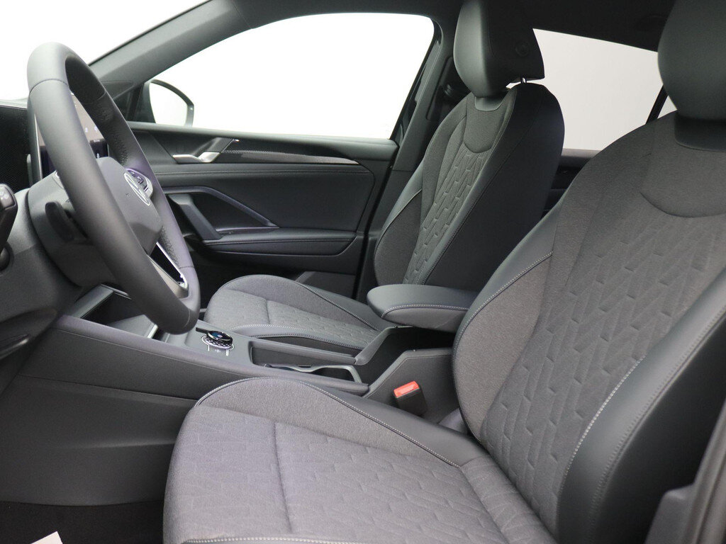 Volkswagen Tiguan 1.5 eHybrid Life Edition 204PK DSG Trekhaak, 360gr. Camera, Zwarte hemelbekleding, Keyless, Side Assist, 18" LM Velgen, Navi via Apple Carplay/Android Auto, Elektr. Achterklep - Obraz 5