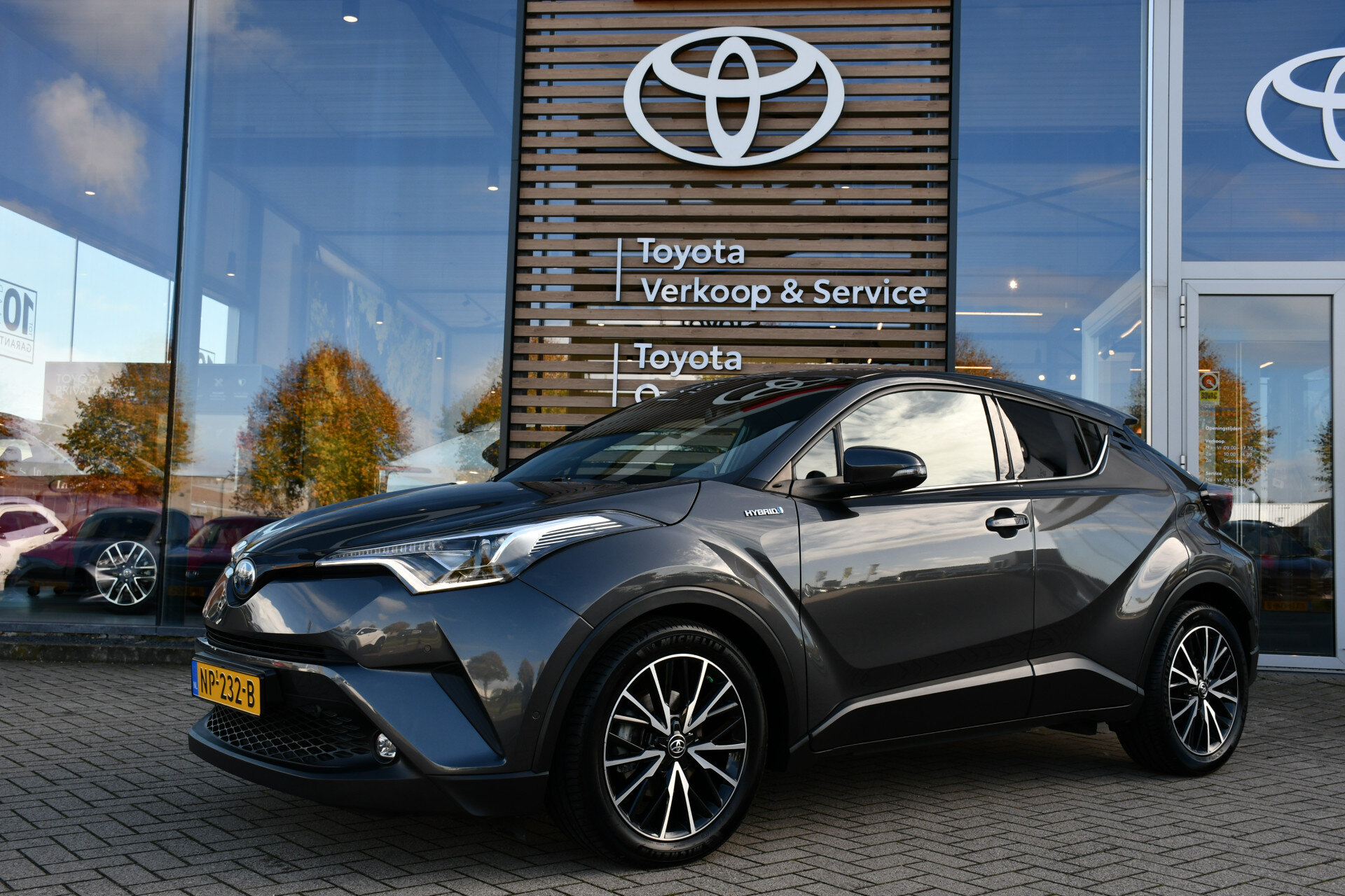 Toyota C-HR 1.8 Hybrid Premium Automaat 122pk