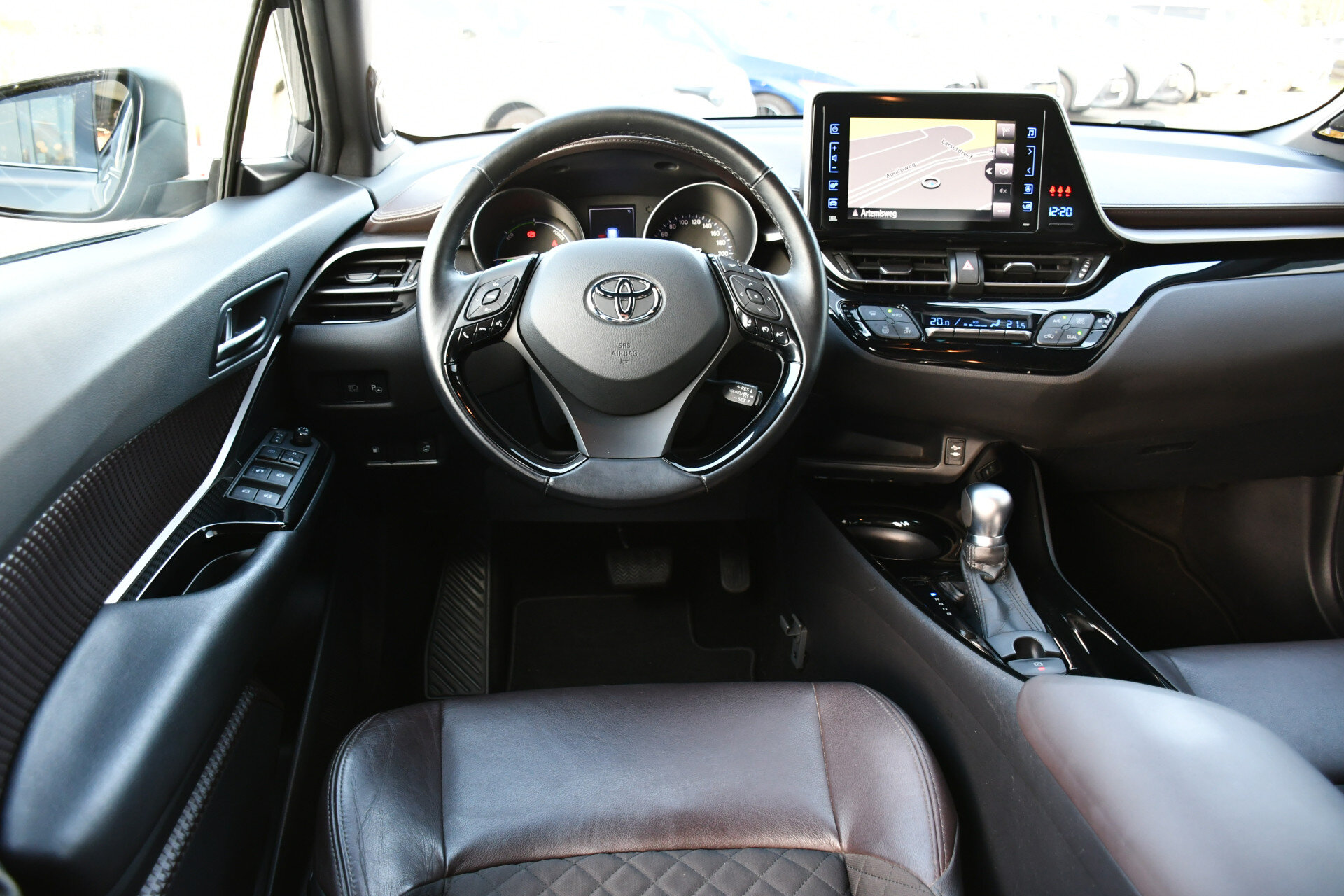 Toyota C-HR 1.8 Hybrid Premium Automaat 122pk - Afbeelding 2