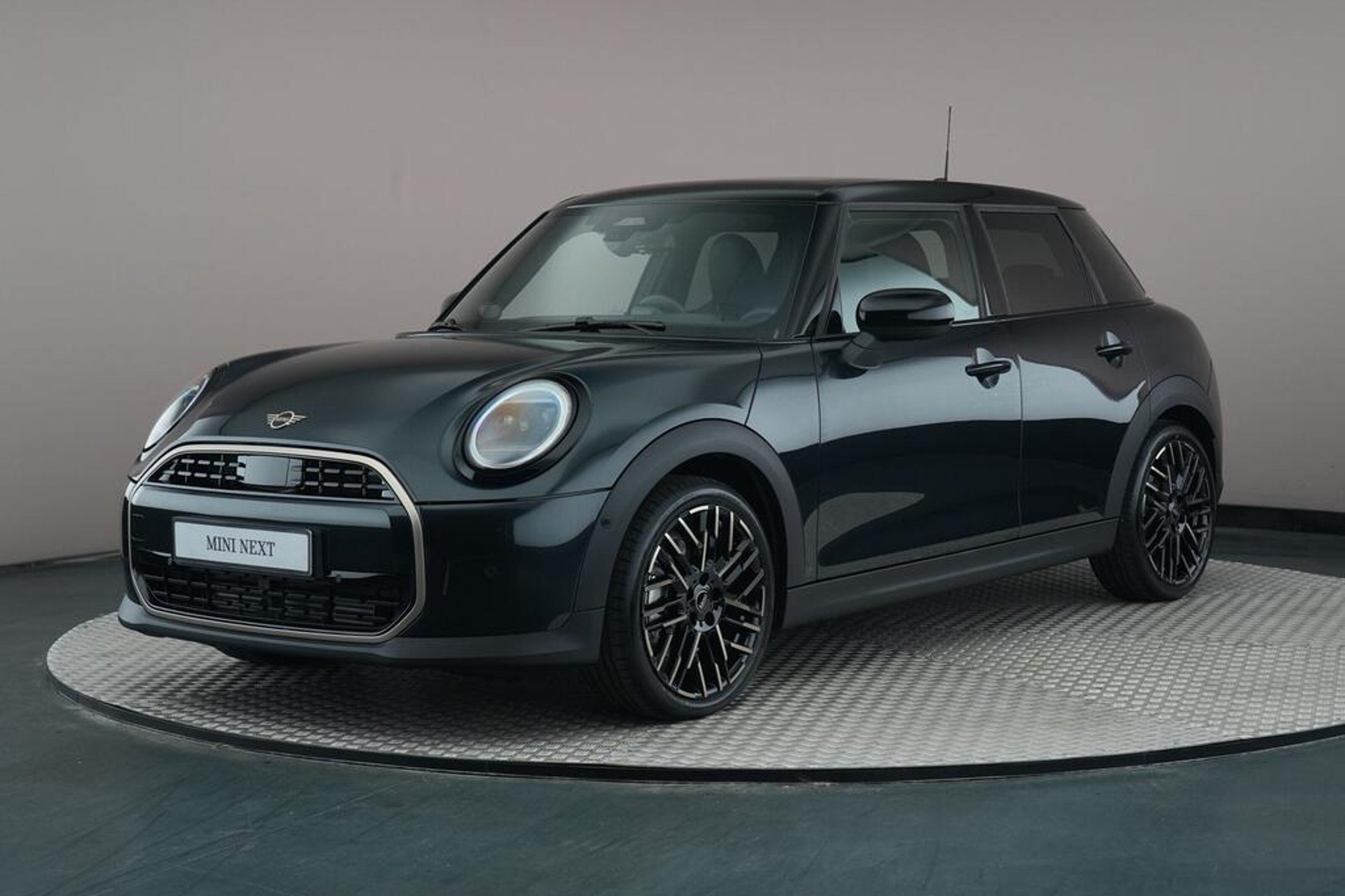 MINI 5-Deurs Hatchback Cooper C Automaat / Favoured / Pakket M