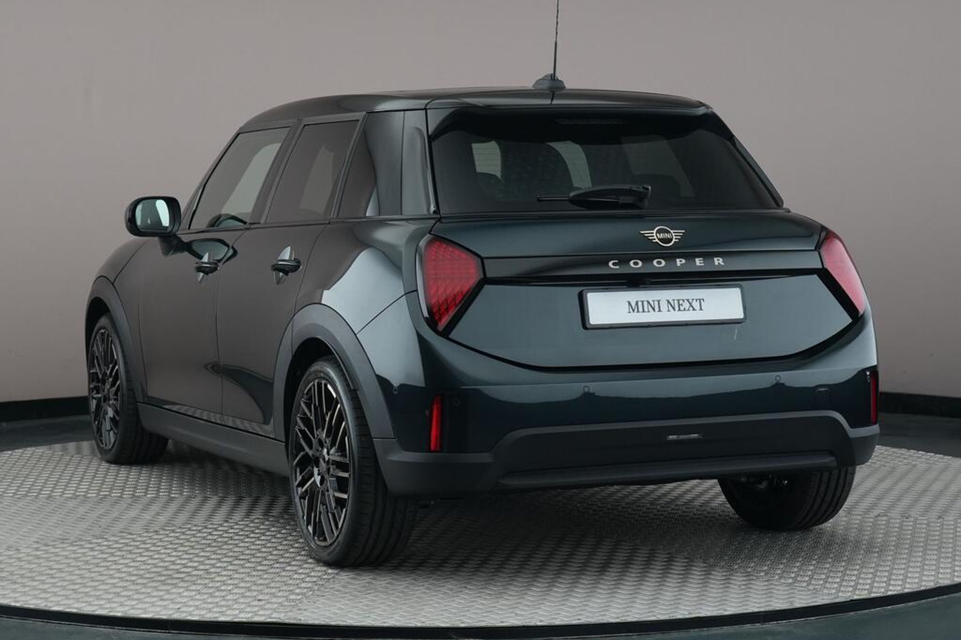 MINI 5-Deurs Hatchback Cooper C Automaat / Favoured / Pakket M
