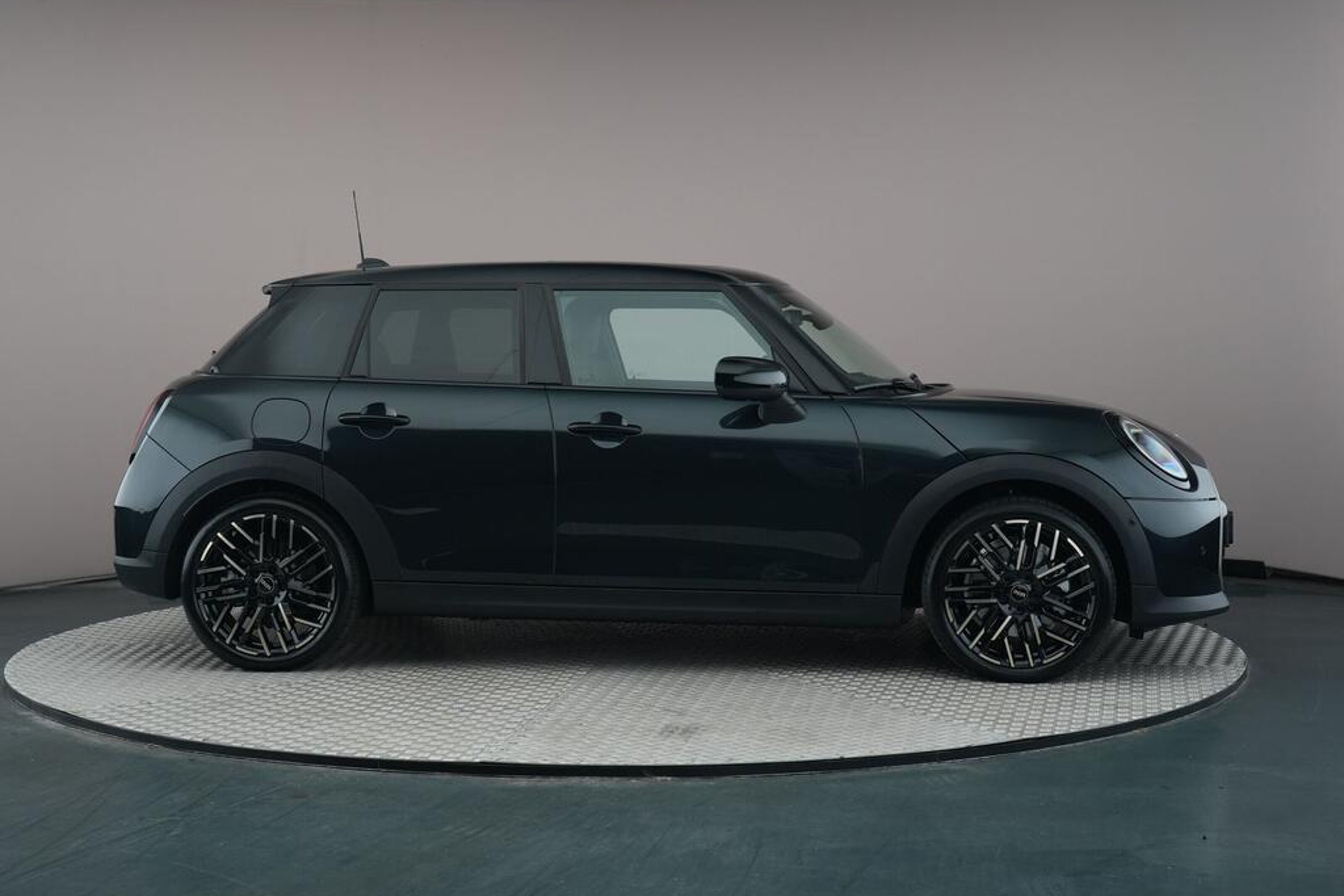 MINI 5-Deurs Hatchback Cooper C Automaat / Favoured / Pakket M