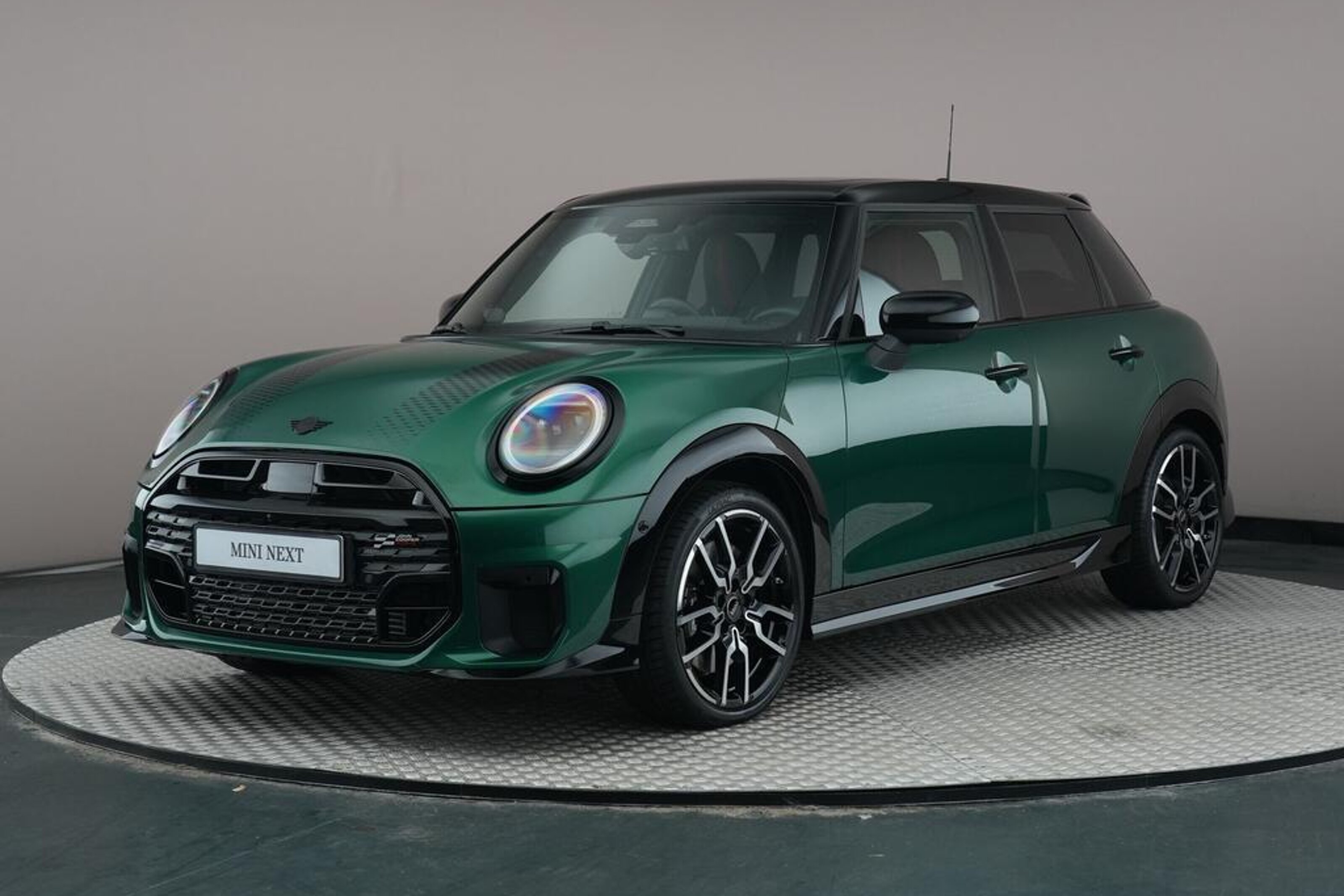 MINI 5-Deurs Hatchback Cooper C Automaat / John Cooper Works / Pakket XL