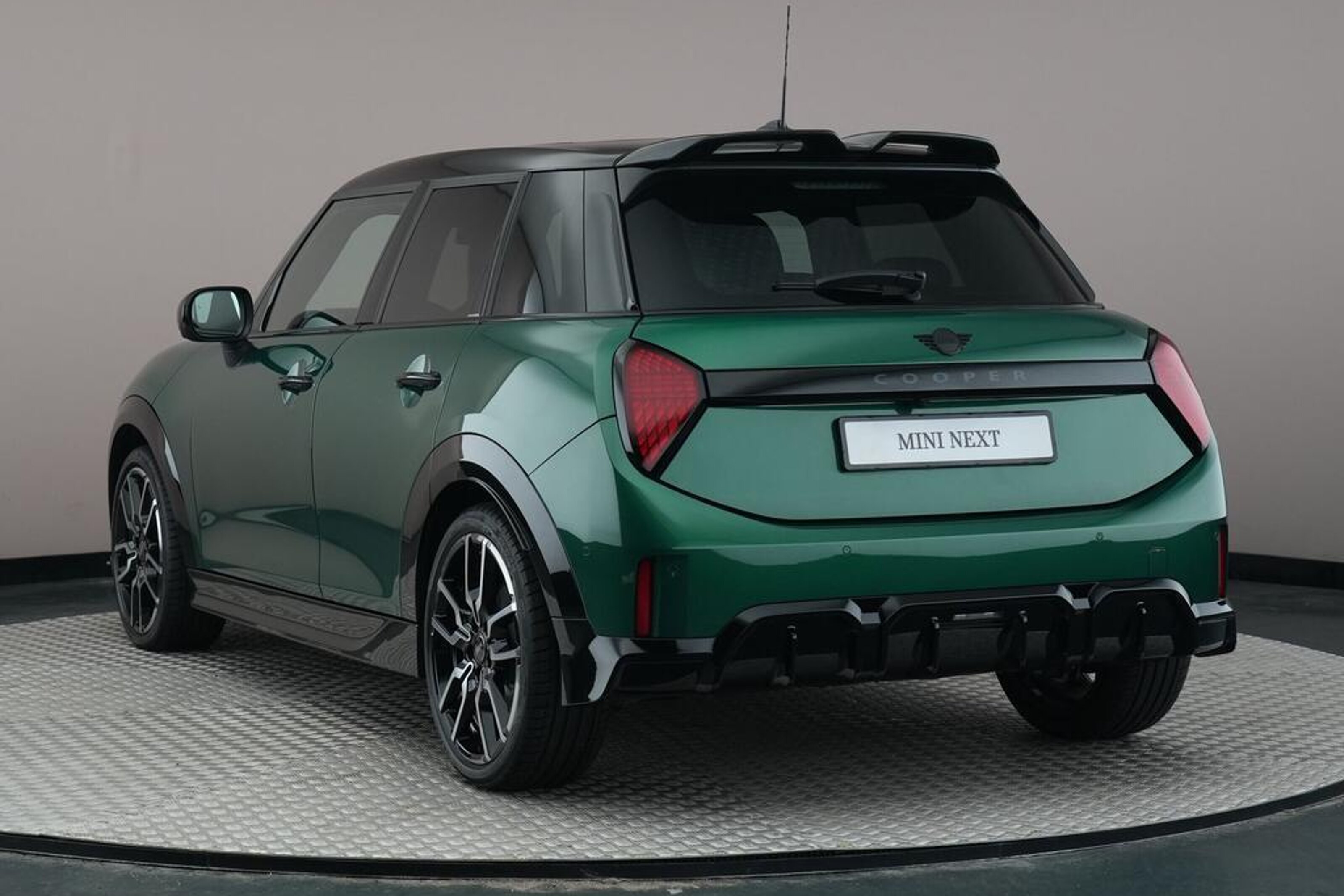 MINI 5-Deurs Hatchback Cooper C Automaat / John Cooper Works / Pakket XL