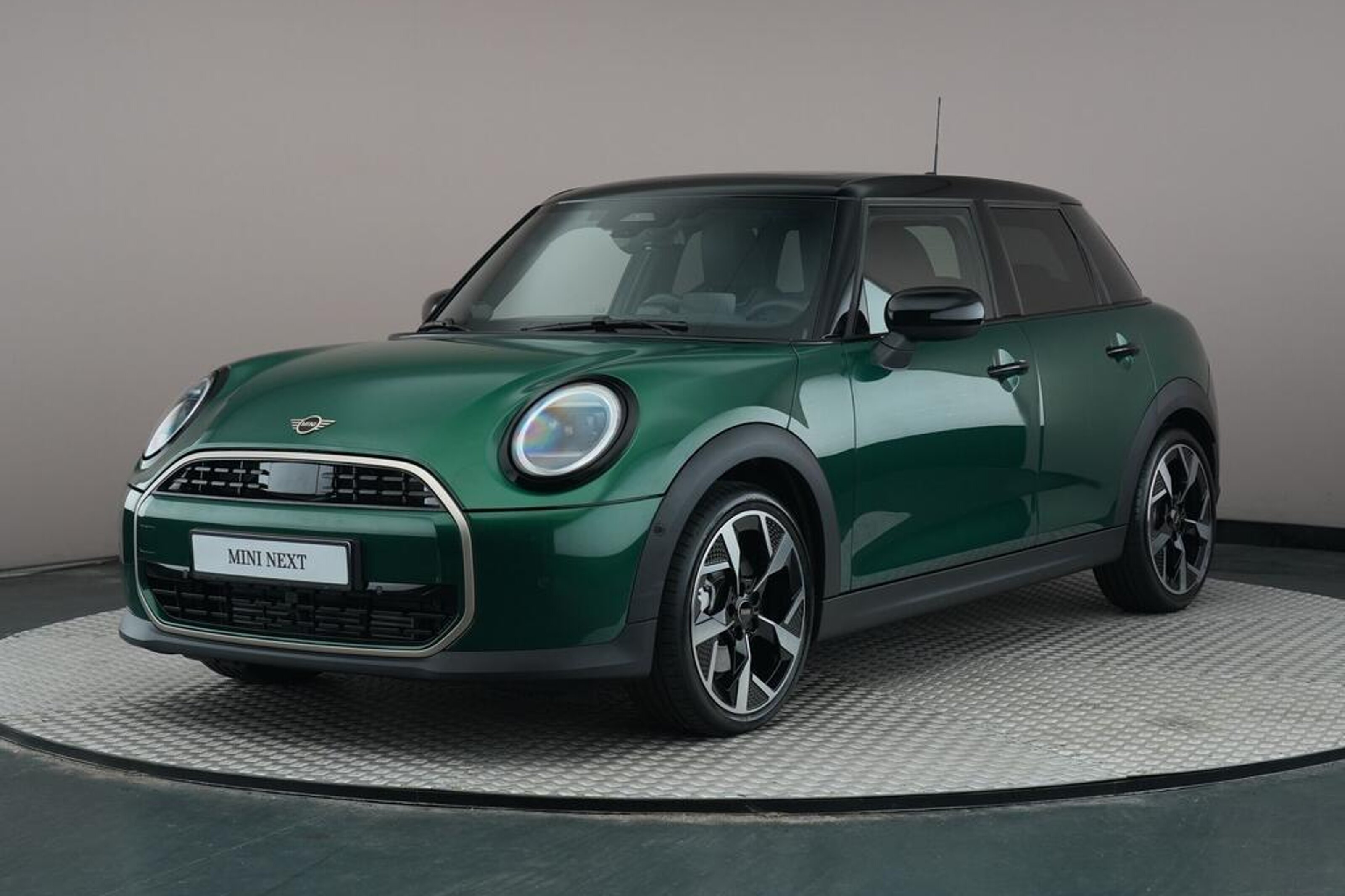 MINI 5-Deurs Hatchback Cooper C Automaat / Favoured / Pakket M