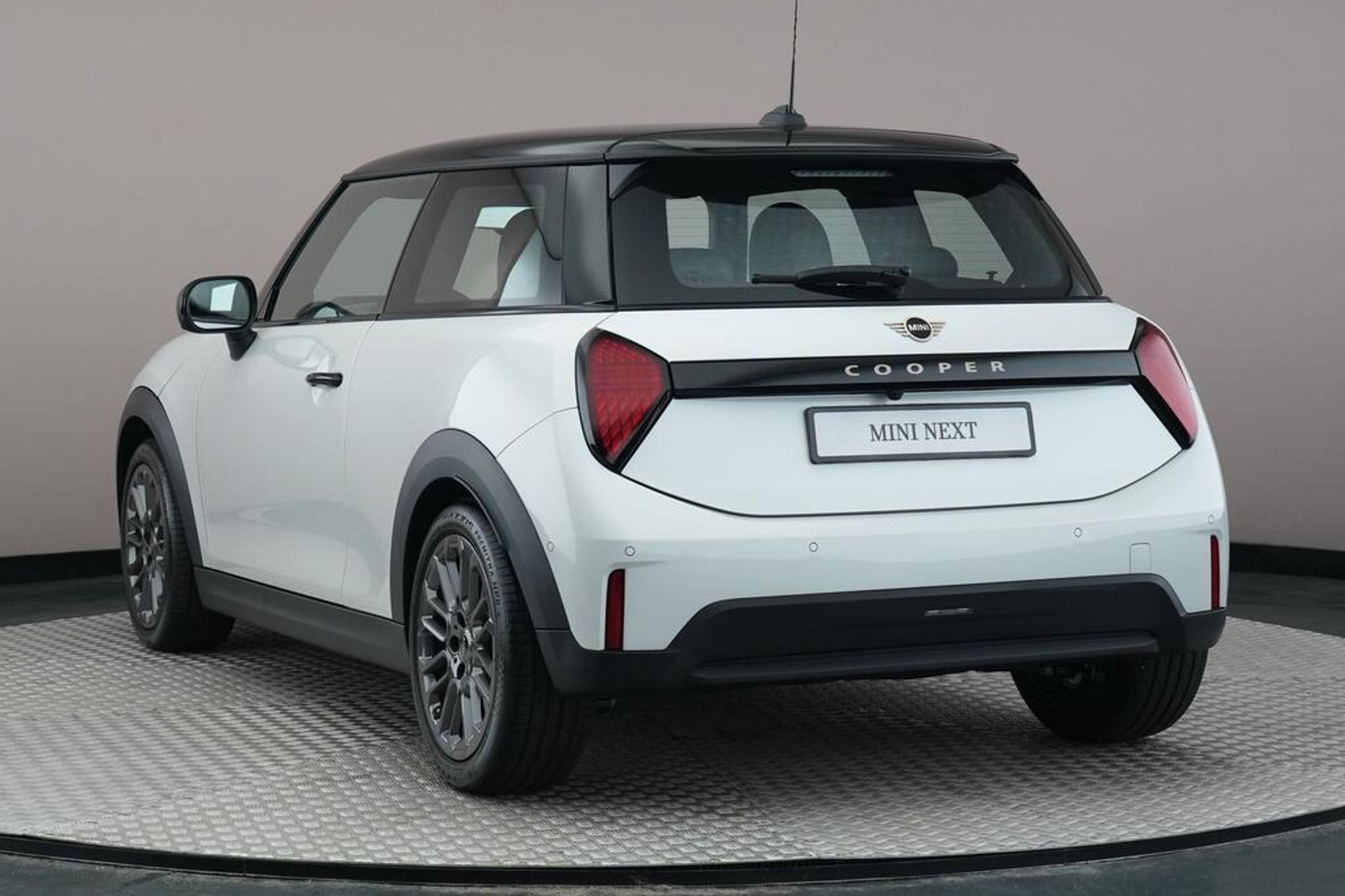 MINI 3-Deurs Hatchback Cooper C Automaat / Favoured / Pakket L