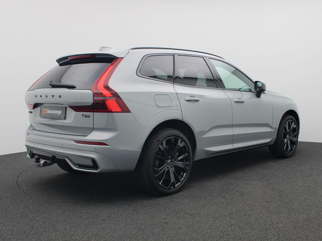 Volvo XC60 2.0 T6 Plug-in hybrid AWD Plus Black Edition 355PK Panoramadak, Trekhaak, 21" LM Velgen, Head-Up Display, 360gr. Camera, Elektr. Achterklep, Stoel-Stuurverwarming - Obraz 4