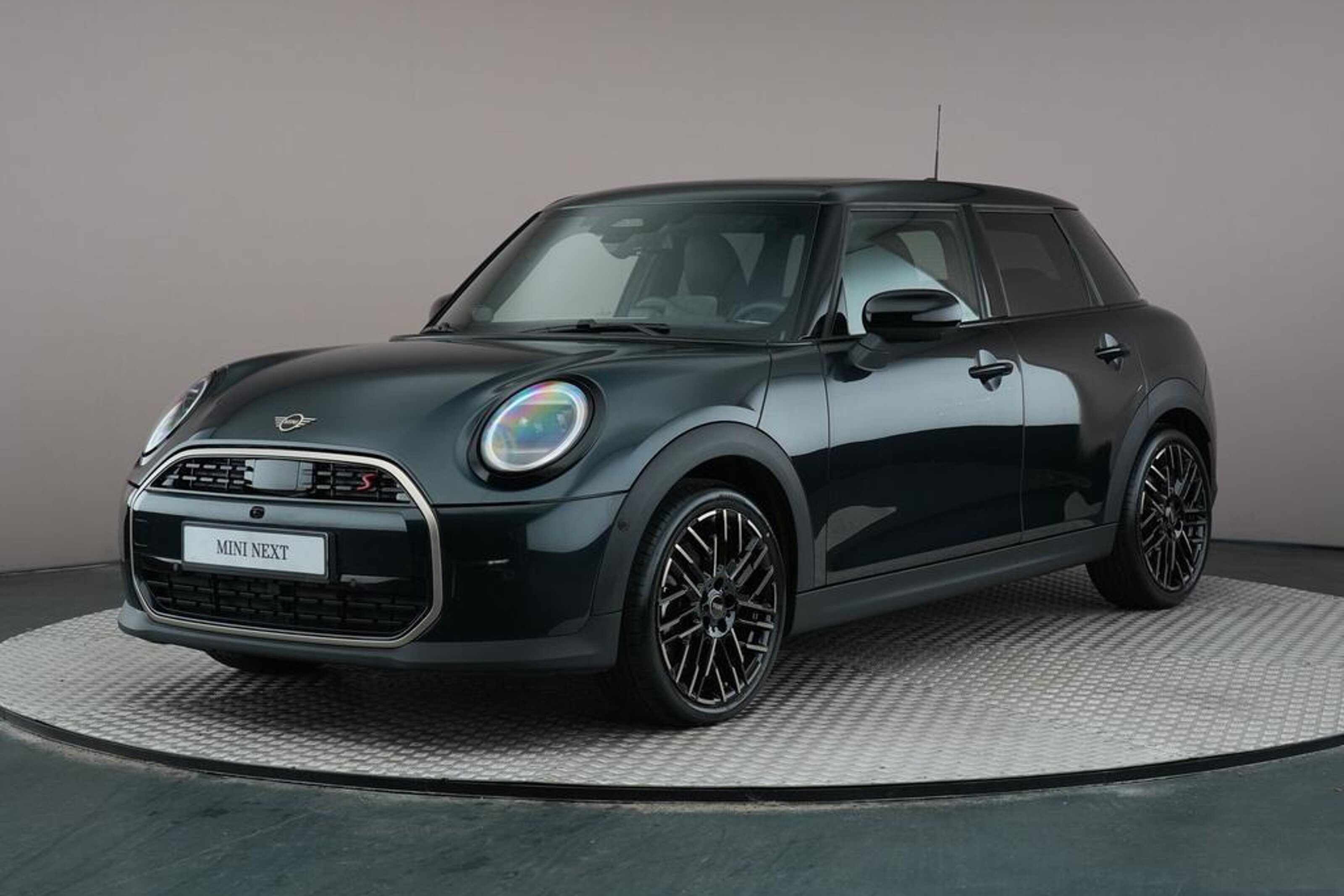 MINI 5-Deurs Hatchback Cooper S Automaat / Favoured / Pakket L