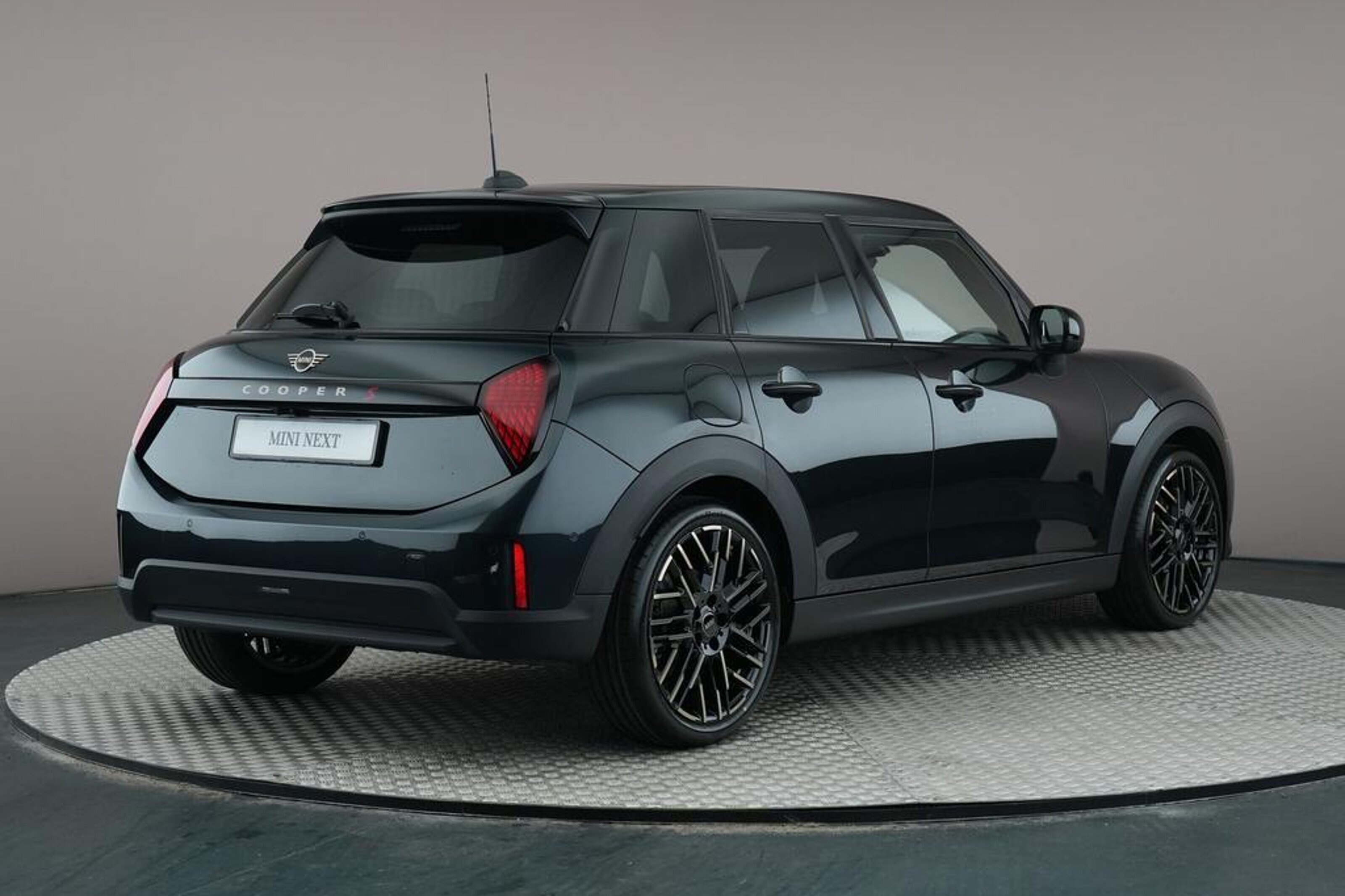 MINI 5-Deurs Hatchback Cooper S Automaat / Favoured / Pakket L