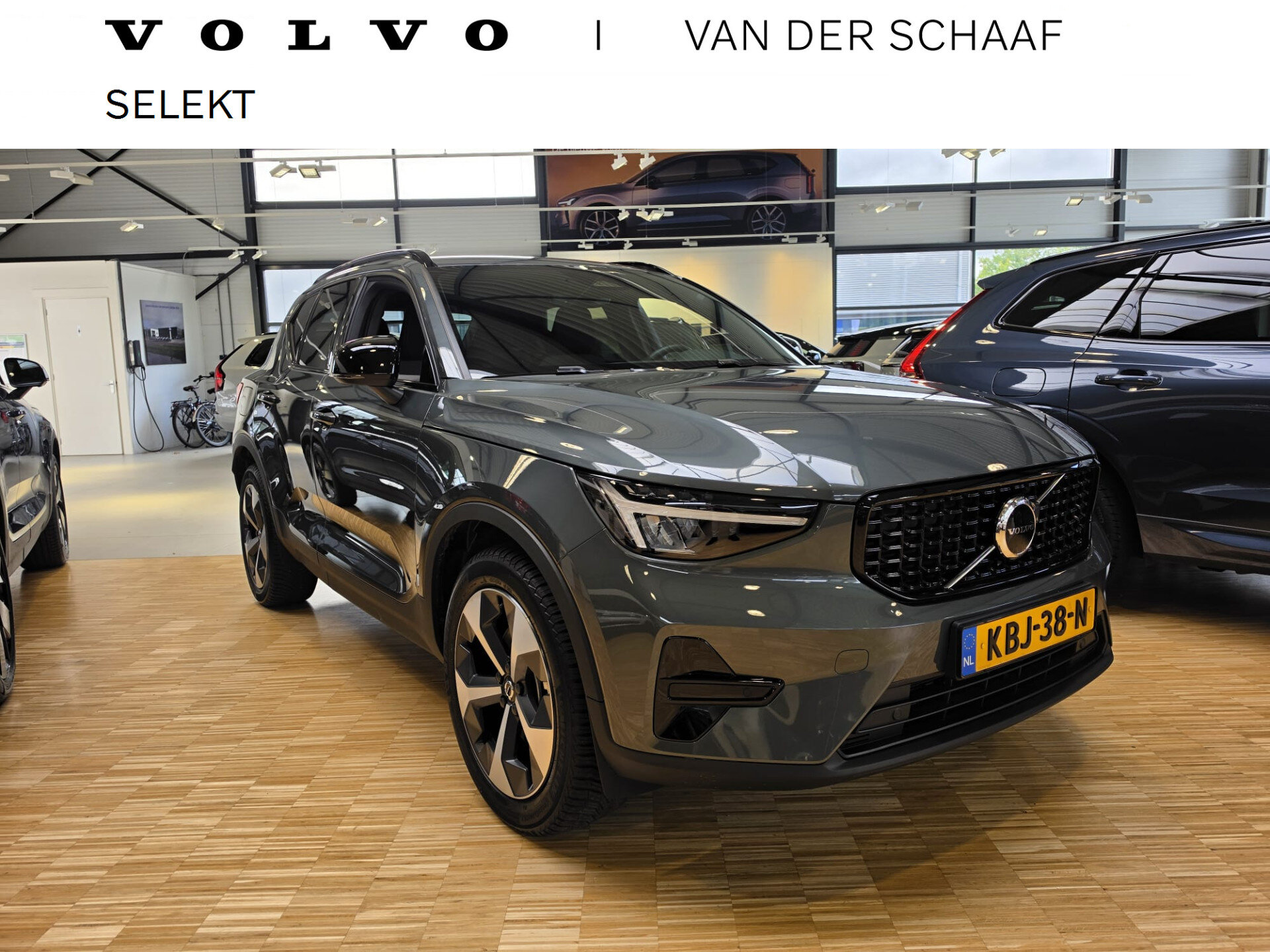 Volvo XC40 2.0 B4 Plus Dark